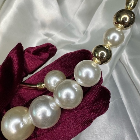 Stainless 18K Gold and White Pearl Necklaces - Picture 3 of 11
